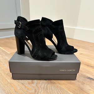 Vince Camuto Black Suede heels size 6